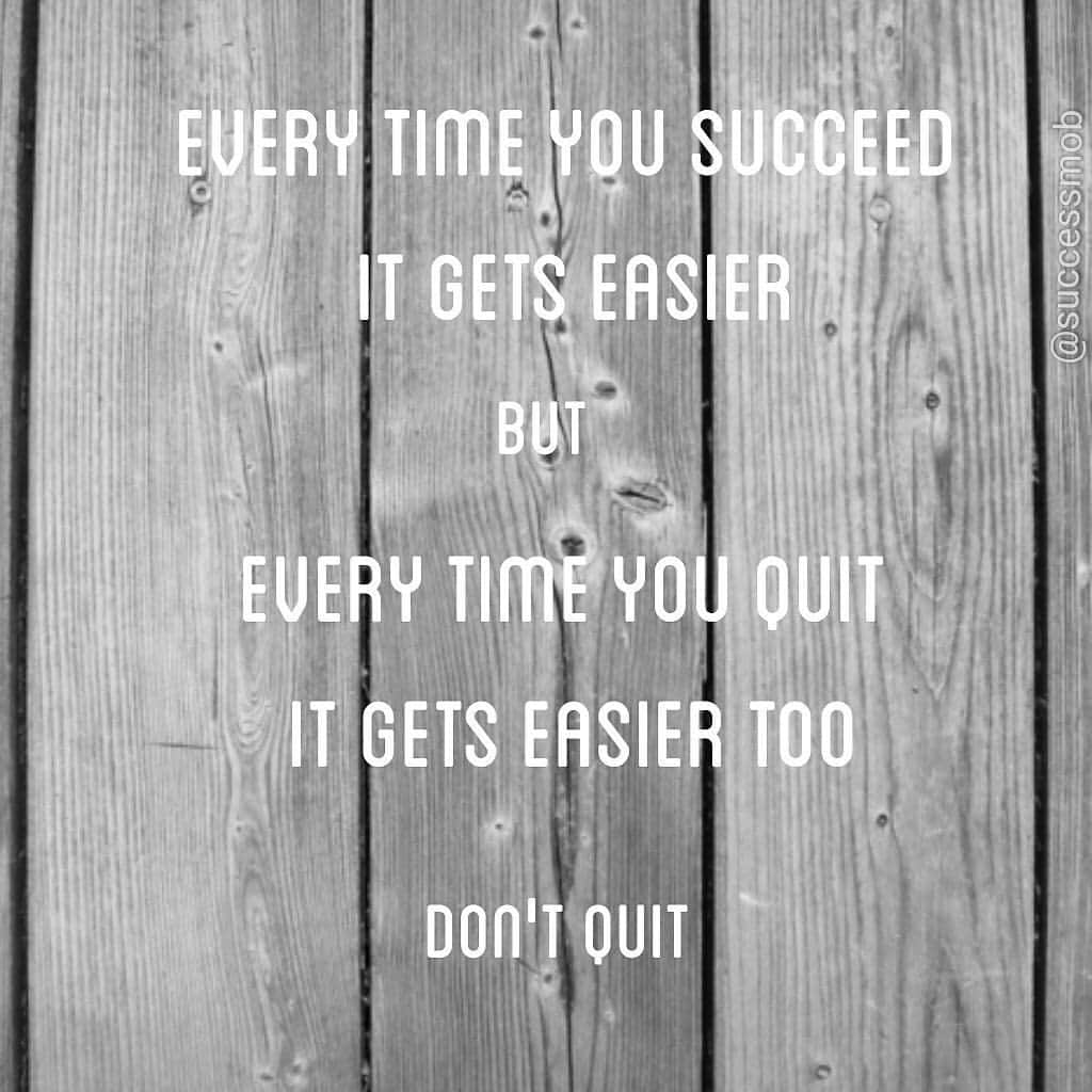 サイモン・ヘルバークのインスタグラム：「Everytime you quit it gets easier.  Failure is not the same as quiting. #director#ambition#motivation#initiative#Time#timeismoney#sales#salesguru#believeinyourself#youcandoit#wealth#rich#salesformula#boss#icantstop#iwontstop#nevergiveup#leader#leadership#successmob」