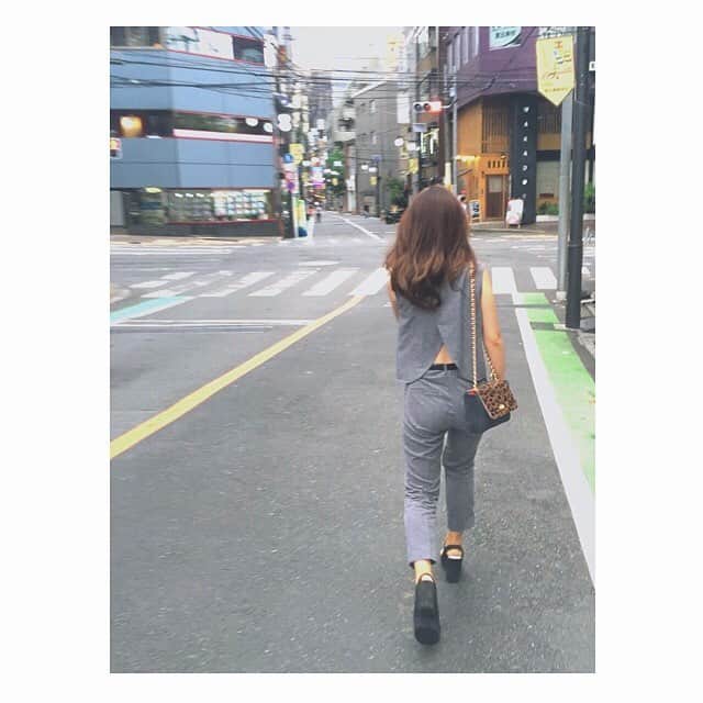小山愛理さんのインスタグラム写真 - (小山愛理Instagram)「お友達が撮ってくれた写真📷 後ろから見るとかわいいセットアップ😝💗 #ootd#setup」9月19日 12時42分 - koyama_airi