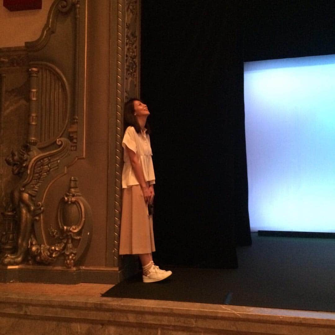 相武紗季のインスタグラム：「昨日は本当に幸せな1日だったなー✨ 観にきてくださった方、ありがとうございました！！あの、、帰るとき、、サインできずすみませんでした😣💦#素敵な素敵な三越劇場#来年90周年#逢いたくて#朗読劇#お母さんとお姉ちゃん観にきた😍#ありがとう」