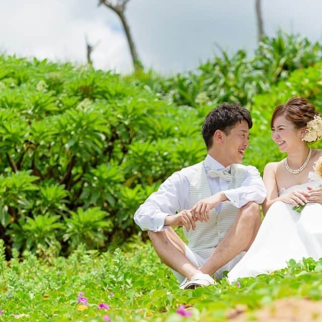 1000％WEDDING!のインスタグラム：「店長ブログ  ラブラブ写真！ http://ameblo.jp/keikomiura1000wedding/entry-12201568483.html  #沖縄フォト#トラッシュザドレス#ドレスセール#渋谷スクランブル交差 点#手作りガーランド#ビーチフォト#」