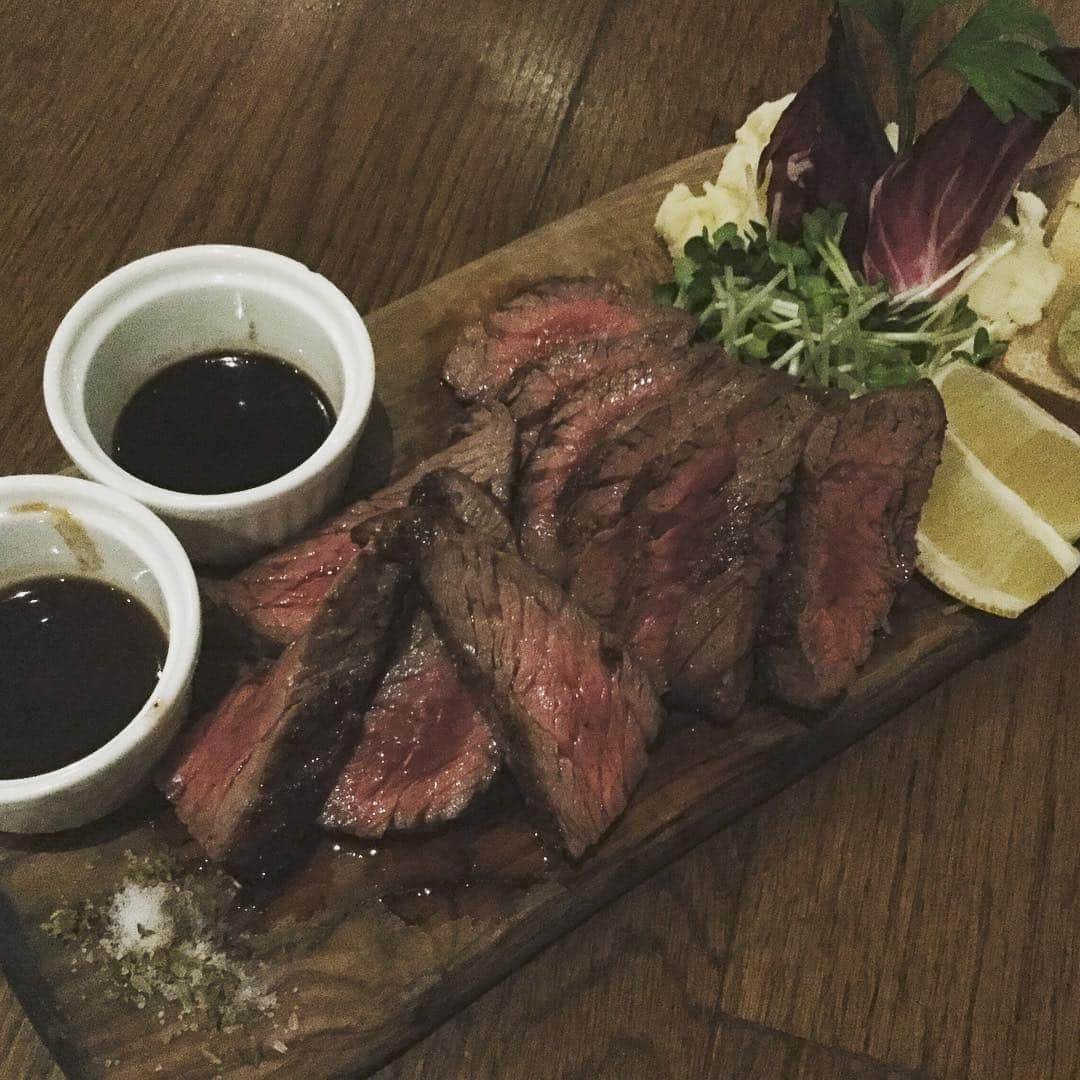 太宰ガロのインスタグラム：「肉⍤⃝❤︎"」
