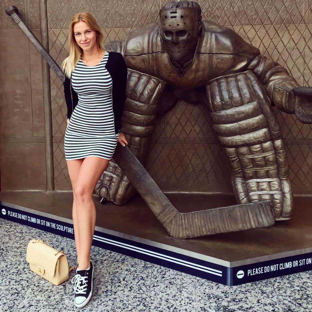 マリア・ドロシナのインスタグラム：「Exploring the city of Toronto today. Really loved the Hockey Hall of Fame 🏒🏆 #wch2016 #hockey」