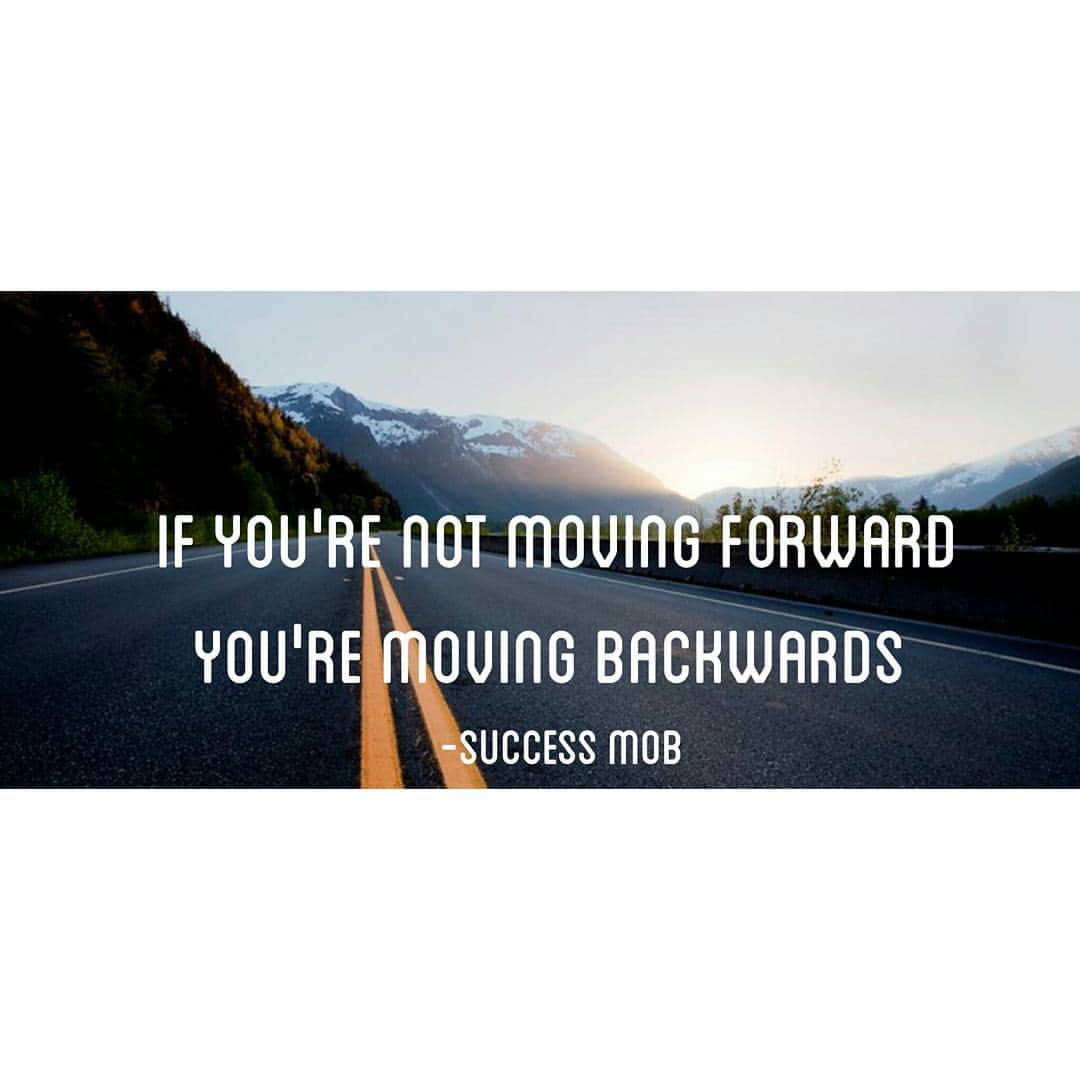 サイモン・ヘルバークのインスタグラム：「Always keep moving forward🔝🔝✌ - - #director#ambition#motivation#initiative#Time#timeismoney#sales#salesguru#believeinyourself#youcandoit#wealth#rich#salesformula#boss#icantstop#iwontstop#nevergiveup#leader#leadership#successmob」