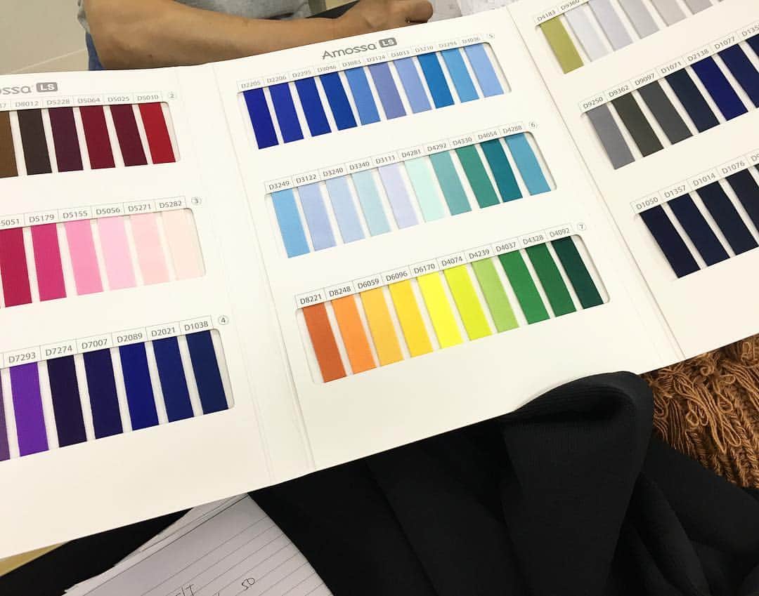 正中雅子さんのインスタグラム写真 - (正中雅子Instagram)「colorful💛❤️💜💙💚 * 歳を重ねて綺麗なカラーも着たいって思うようになってきた😘 * #machatt #物作り #colorful」9月20日 18時42分 - masacoshonaka