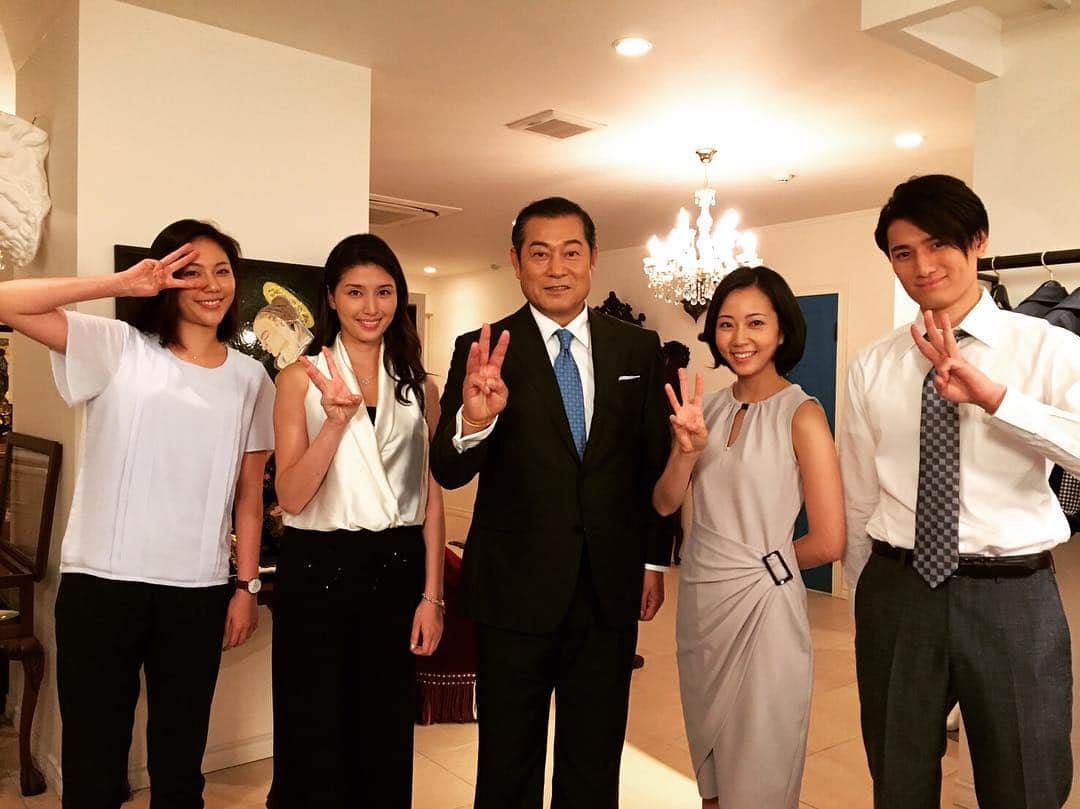 せいせいするほど、愛してるのインスタグラム：「OA3分前❣️珍しいメンバーでパシャリ😎✨それぞれの人間模様は果たしてどうなるんでしょう⁉️ #せいせい  #tbs」