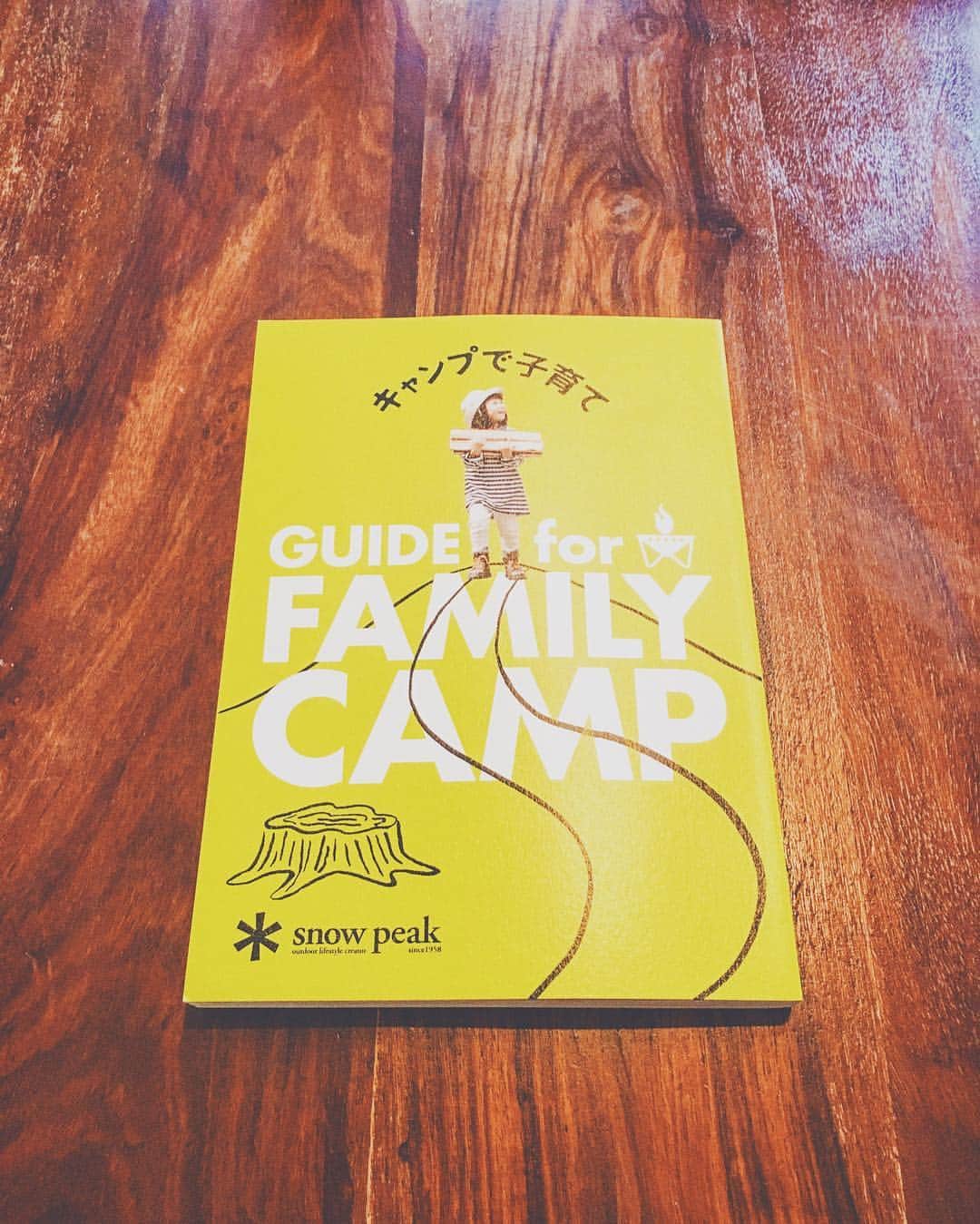 梅本祐紀のインスタグラム：「もう皆さんは読まれましたか？ ・ ・ #snowpeak #camp #autocamp #camper #daycamp #スノーピーク #キャンプ #キャンパー #オートキャンプ #デイキャンプ #子育て」