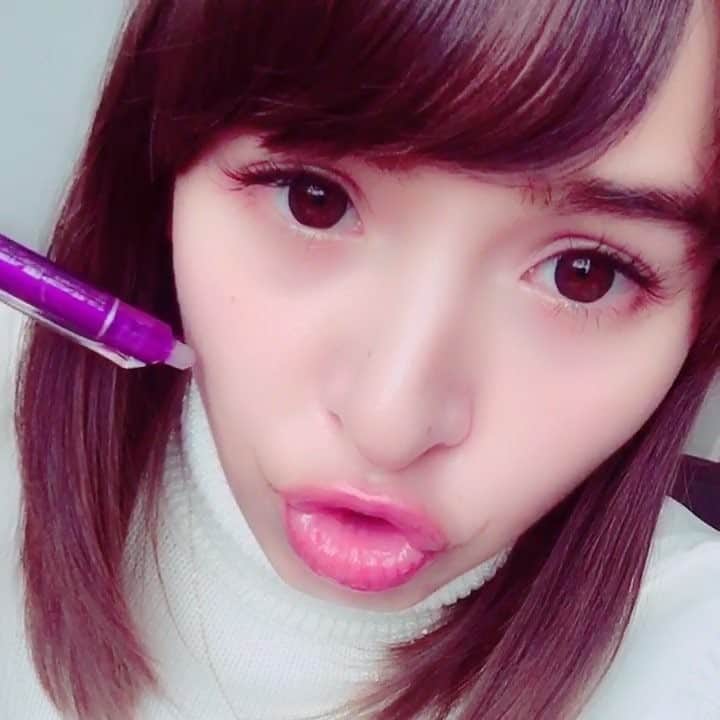 アイシスのインスタグラム：「懐メロワンフレーズ歌おうの会➀  #懐メロ #ワンフレーズ #singing #ブリトラ #わたしはちなみに #あんまりない #触るとすぐ頭皮 #me #instadaily #instamood #model」
