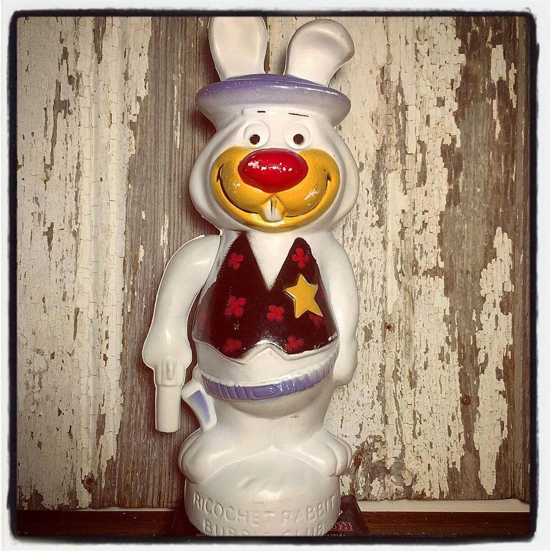 大川知英のインスタグラム：「1964.Ricochet Rabbit BUBBLE BATH （movable arm variation） Takatsu Base in New Friends🇺🇸 #バブルバス #リコシェットラビット #ビンテージ #1964年 #ハンナバーベラ #toy #ソーキー」