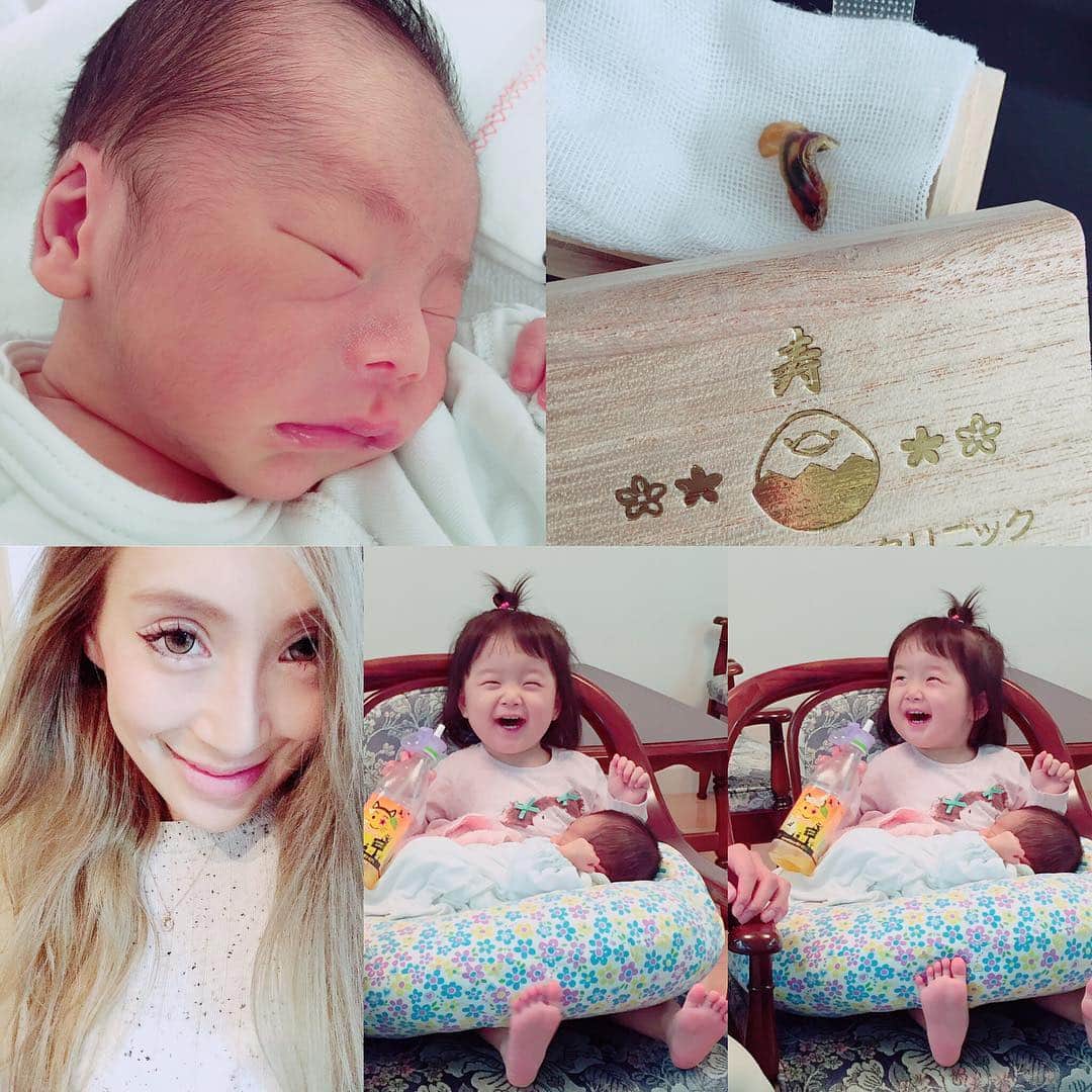 遠藤彩香さんのインスタグラム写真 - (遠藤彩香Instagram)「あれから丁度1週間…🏥💭 なんなのあっとゆうますぎて怖い！ 本当だったらまだまだお腹の中にいる人が、目の前にいると思うとギョッとしちゃう。 お腹に入ってたなんて、、、😳😳 今日病院行ったら臍の緒取れましたと👼🏼💜 取れるのって思ってるより凄く早いんだった 今回わ自分で回収出来なくて残念、、 りたくんわ、お腹空いたら起きて一丁前にギャン泣きするまで成長してたよ👏🏻✨✨ でもそれに疲れてミルクの途中で寝てしまいます😭💤 もしかしたら明日か明後日帰ってくるかも… 看護婦さんの口ぶりからそんな気がした🤗 でも明日わりたむの運動会👑 りたむ何かやるのかなあ❓楽しみ💖 そして今回もまた、もうおっぱいが出なくなってきたー。 激痛カチコチなったから今回わ！なーんて思ったんだけど… 痛いのも1日で終了。どおゆうこと？ ママわ1回目の骨盤矯正に行ってきました💚 戻りますよーに🙏🏻🙏🏻🙏🏻 #生後7日目#2385g #妊娠#出産#産後 #未熟児#baby#赤ちゃん #臍の緒#ミルク#母乳 #おっぱい#出ない #もはや#ふにゃふにゃ #今日も#りたむ#抱っこしたい #離さない#離れない #チビママ」9月21日 21時53分 - endo_ayaka