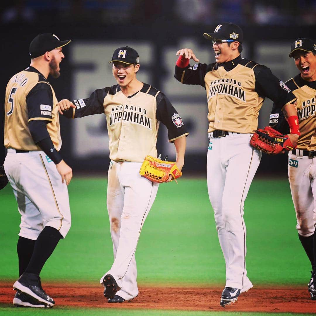 北海道日本ハムファイターズさんのインスタグラム写真 - (北海道日本ハムファイターズInstagram)「WE ARE FIGHTERS！ #lovefighters #宇宙一を目指せ #爆ぜる #首位攻防 #まずは1勝 #陽岱鋼 #ファインプレー #brandonlaird #先制ホームラン #西川遥輝  #絶好調 #全員野球」9月21日 22時03分 - fighters_official