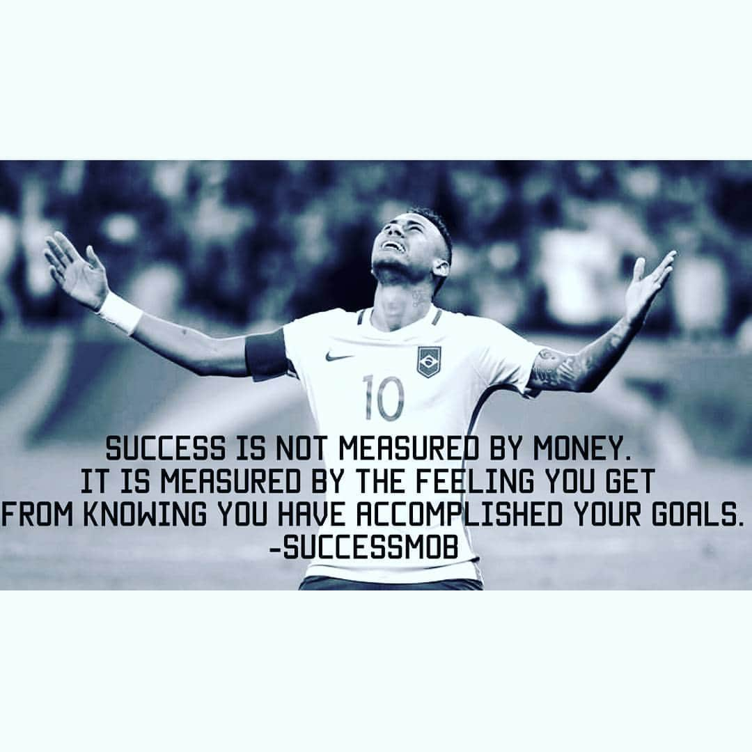 サイモン・ヘルバークのインスタグラム：「It's a feeling that no amount of money can buy. - - #director#ambition#motivation#initiative#Time#timeismoney#sales#salesguru#believeinyourself#youcandoit#wealth#rich#salesformula#boss#icantstop#iwontstop#nevergiveup#leader#leadership#successmob」