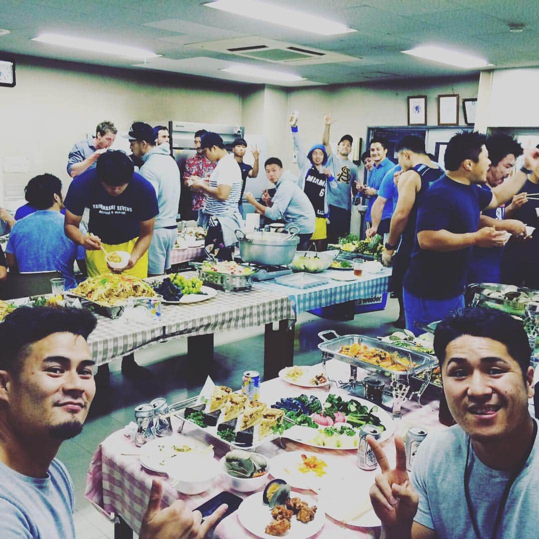 後藤輝也のインスタグラム：「チームディナーです。#nec #greenrockets #いい感じだね」