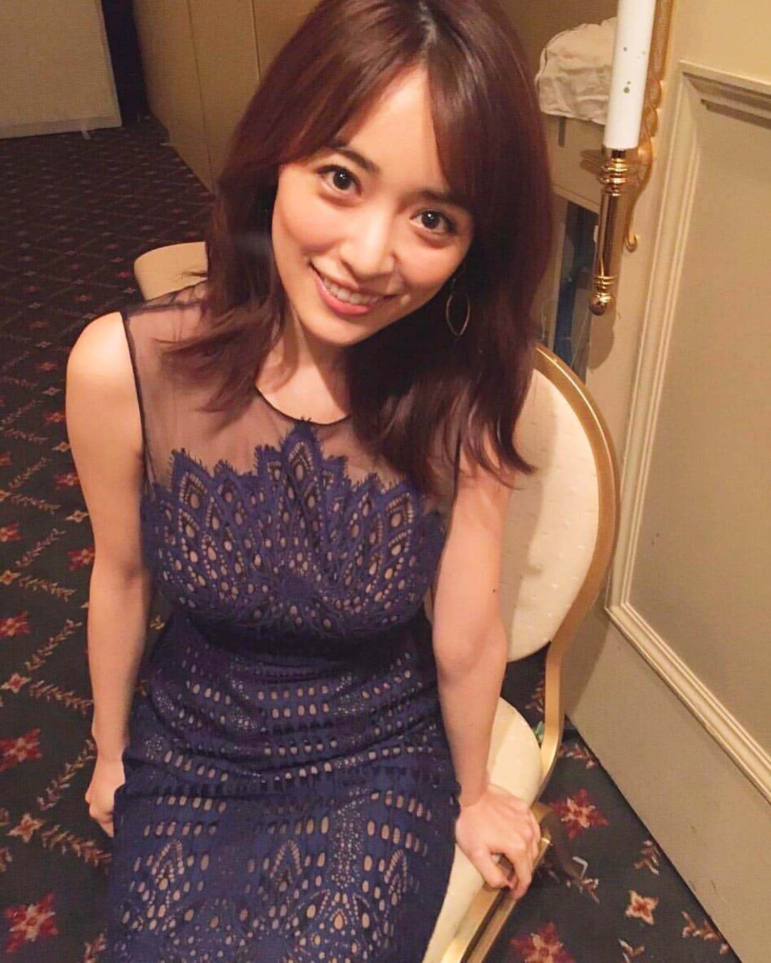 泉里香さんのインスタグラム写真 - (泉里香Instagram)「ドレスは #BCBGmaxazria 👗💕 ドレスアップする機会もなかなかないので気分上がります💕 舞台袖にて♡ #MAQUIA#ビューティートークショー」9月22日 19時23分 - rika_izumi_