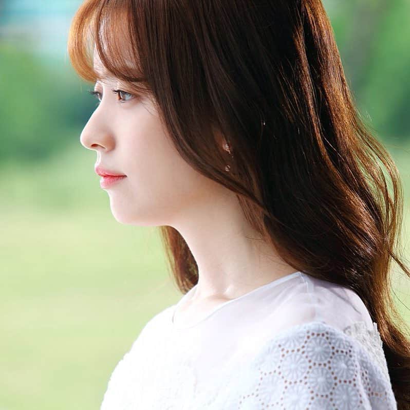 ハン・ヒョジュさんのインスタグラム写真 - (ハン・ヒョジュInstagram)「this picture is a masterpiece. someone needs to frame her beauty like this as always <3 #hanhyojoo #ohyeonjoo #w #wtwoworlds #한효주」9月22日 14時17分 - hanhyojooworld