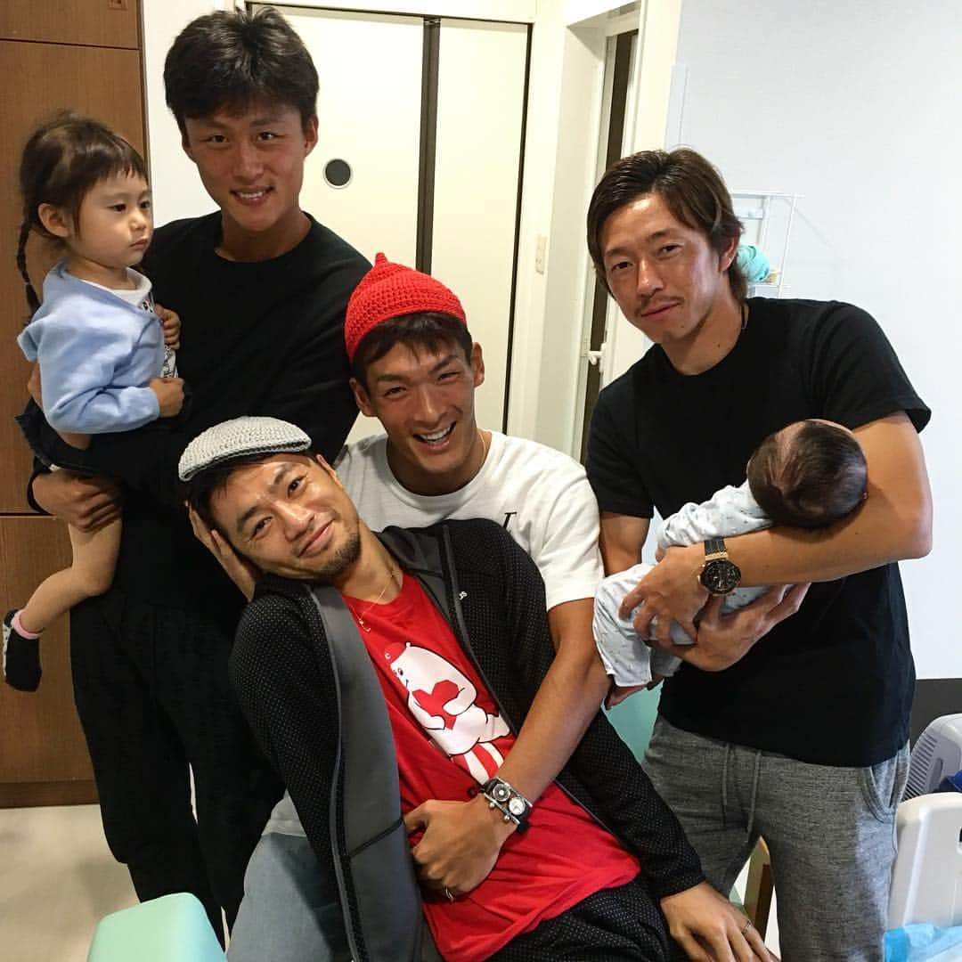 槙野智章さんのインスタグラム写真 槙野智章instagram 梅崎選手のお見舞いへ 梅崎家も勢揃い 梅ちゃん元気そうで良かった ピッチで待ってるぞー 梅崎司 槙野智章 石原直樹 李忠成 9月22日 15時08分 Makino 5 Official