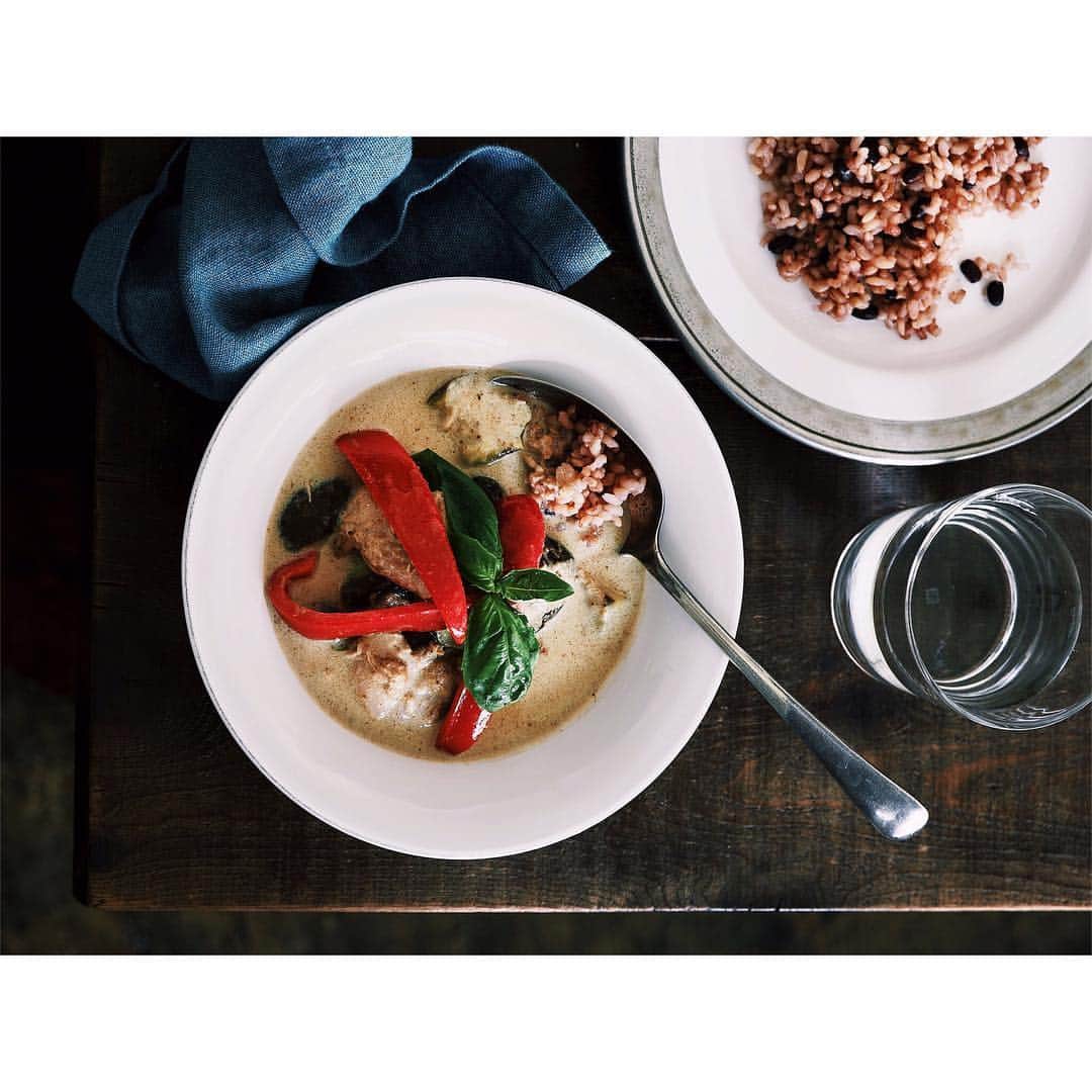 Rola's Kitchenのインスタグラム：「Mildly Hot Green Curry🌶 ちょっと辛めのグリーンカレー！パームシュガーがポイントだよ✨」