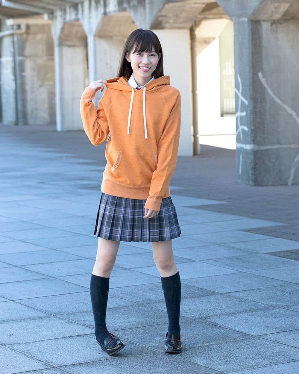 制服専門店conomiさんのインスタグラム写真 制服専門店conomiinstagram オレンジ色のパーカーで制服アレンジ ちょいダボっと着こなすと カジュアルかわいい かぶりパーカー 6 900円 税 スカート 9 800 税 ワイシャツ 3 800 税 Ootd Outfit Coordinate