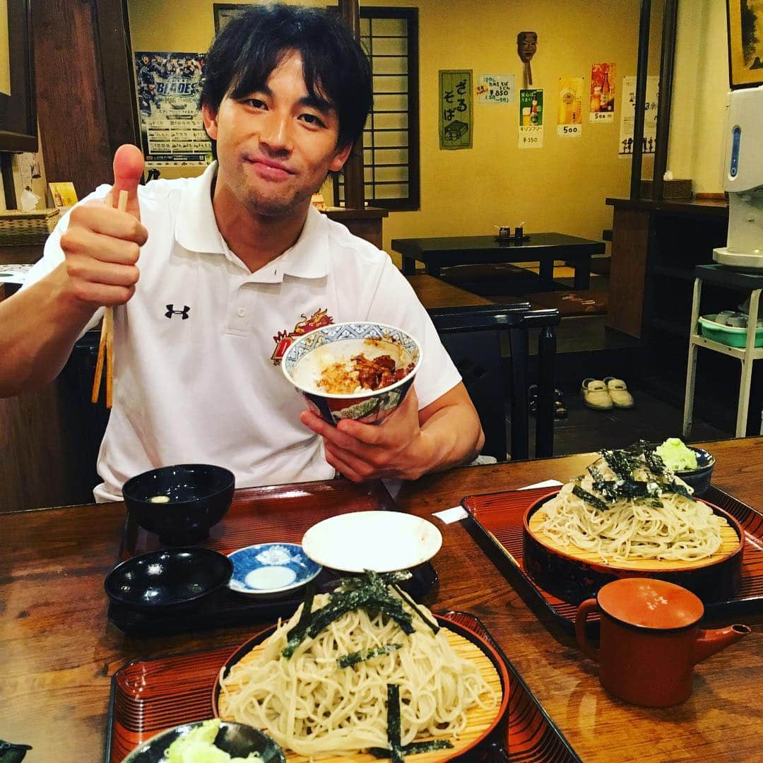 鈴木雅仁さんのインスタグラム写真 - (鈴木雅仁Instagram)「三千雄さんとおきな👍👍👍 ざる蕎麦２人前食べてます。（笑）  #おきな #八戸 #蕎麦」9月23日 18時52分 - suzuki_masahito