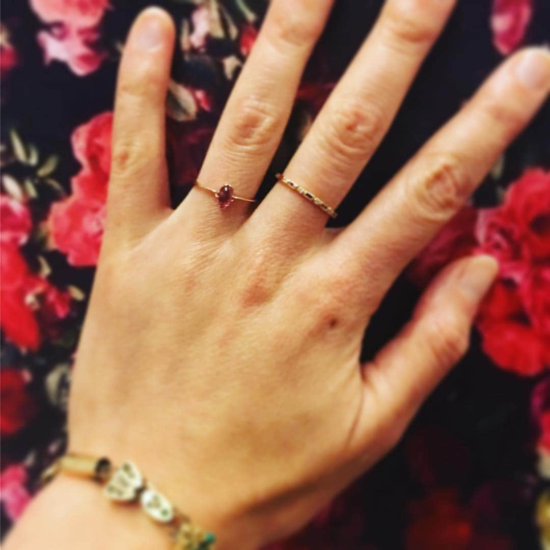 レンのインスタグラム：「Our pink tourmaline solitaire from @theiconery makes a pretty non traditional engagement ring - pink tourmaline vibrates within the heart chakra, bringing an influx of love, joy and happiness into your life 💕」