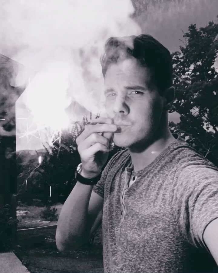 Cole Riseのインスタグラム：「ceci n'est pas une pipe. #polaroidswing #madewithswing」