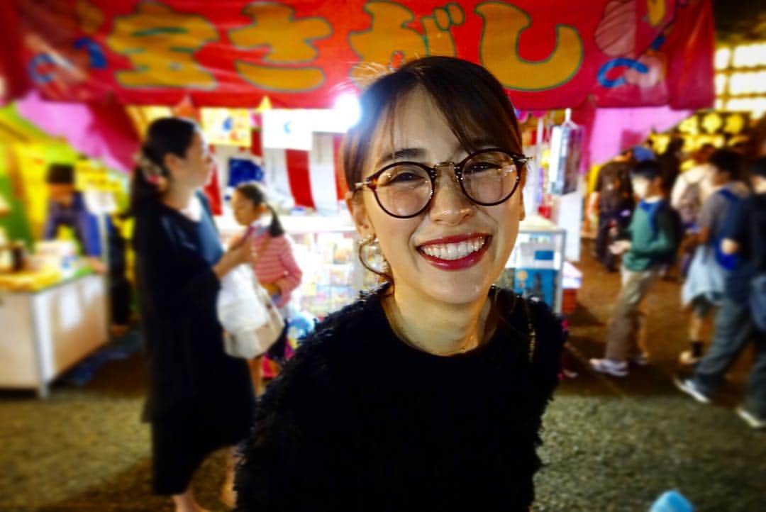泉里香さんのインスタグラム写真 - (泉里香Instagram)「🎯👺😻🙌⭐️ 偶然だけど、後ろの屋台が 「宝さがし💎」って。笑 うん、なんかいい。💓」9月24日 18時16分 - rika_izumi_