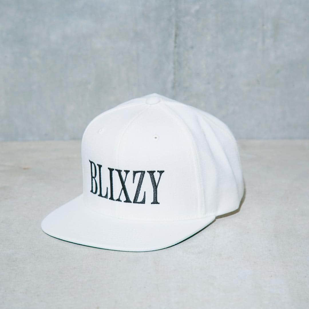 BLIXZYさんのインスタグラム写真 - (BLIXZYInstagram)「BLIXZY CAP PRICE : ¥6,264 COLOR : WHITE / BLACK SIZE : FREE #BLIXZY #BLIXZY_TOKYO」9月24日 11時08分 - blixzy.tokyo