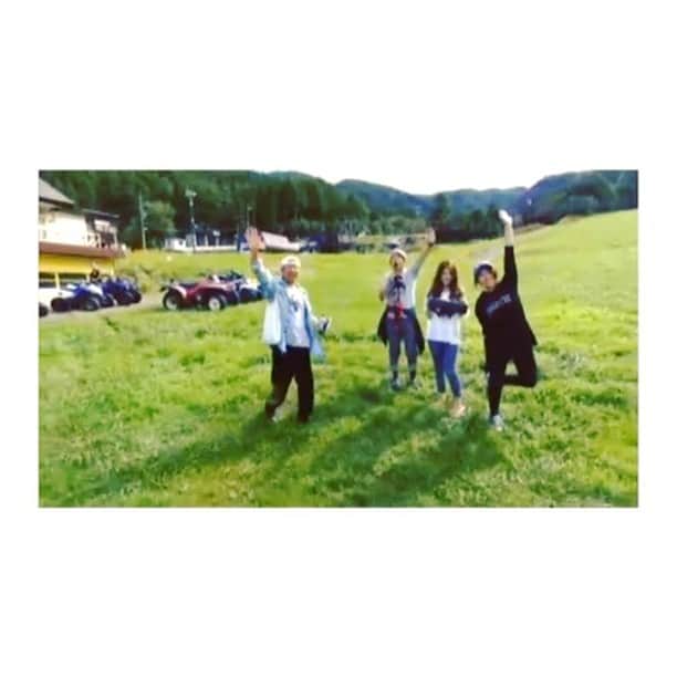 斎藤めぐみのインスタグラム：「フライトはわたし✋🏻🕹📽🌳🌿🍃 #ドローン#movie#green#drone#natural#happy#みなかみ#群馬#バギー#ドローンの操縦結構難しい」