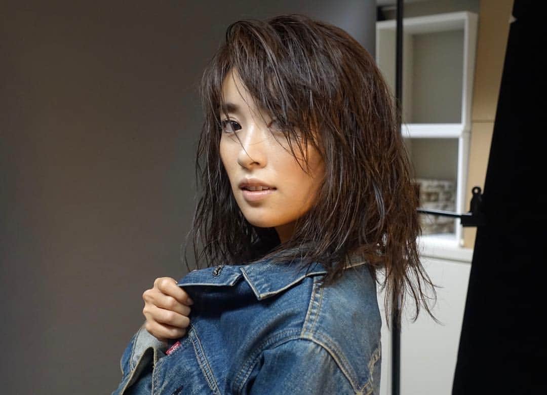 泉里香さんのインスタグラム写真 - (泉里香Instagram)「#GQJAPAN#オフショット モデルとしてとても楽しめた撮影でした📸 素敵な作品を撮っていただけて嬉しいです sexyという女性像がもっと日本に浸透したら嬉しいな #magazine#GQ#sexy#泉里香」9月25日 21時38分 - rika_izumi_