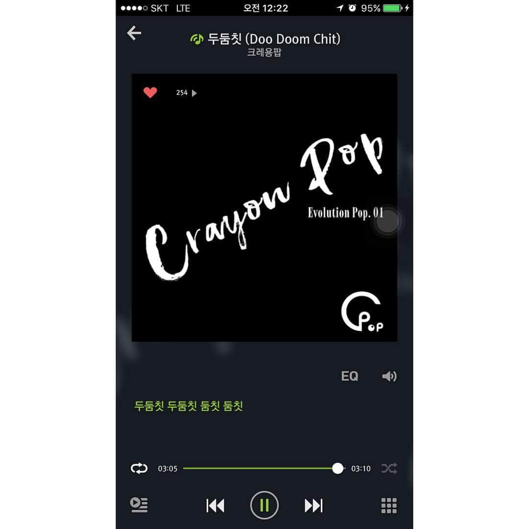 CRAYON POPのインスタグラム：「크레용팝의 정규 앨범 [ Crayonpop Evolution Vol_1 ] 이 발매 되었습니다. #타이틀곡 두둠칫(doodoomchit) 많은 관심과 #사랑 부탁드립니다❤️❤️ #크레용팝 #crayonpop #두둠칫 #doodoomchit #chromeentertainment」