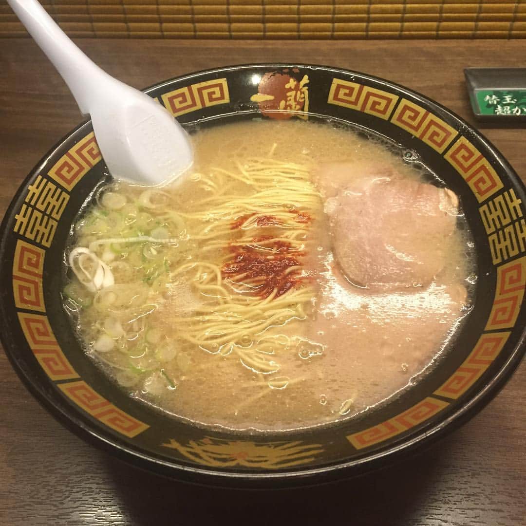 のインスタグラム：「光の速さで #一蘭へ #お腹すいてたから #大荷物で #ダーッシュ」