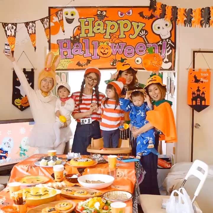 yunomama_takkaのインスタグラム：「写真いっぱいあり過ぎたのでスライドショーでBGMと一緒にお楽しみ下さい🎃❤️ 最後のくめりんのうさぎが私的にツボw🐰 私の友達はノリがいい人しかいない😍 #佐々木希#うさぎ#野菜嫌いをナオソ#ピエトロドレッシング#ママ友#ママリ#ママリハロウィン#子連れ#子連れランチ#ハロウィンパーティー#ハロウィン仮装#仮装パーティー#🎃#HappyHalloween#Halloweenparty#Halloween#homeparty#Halloweenpartymenu#delistagrammer#kurasiru#locari#mamagirl#saita」