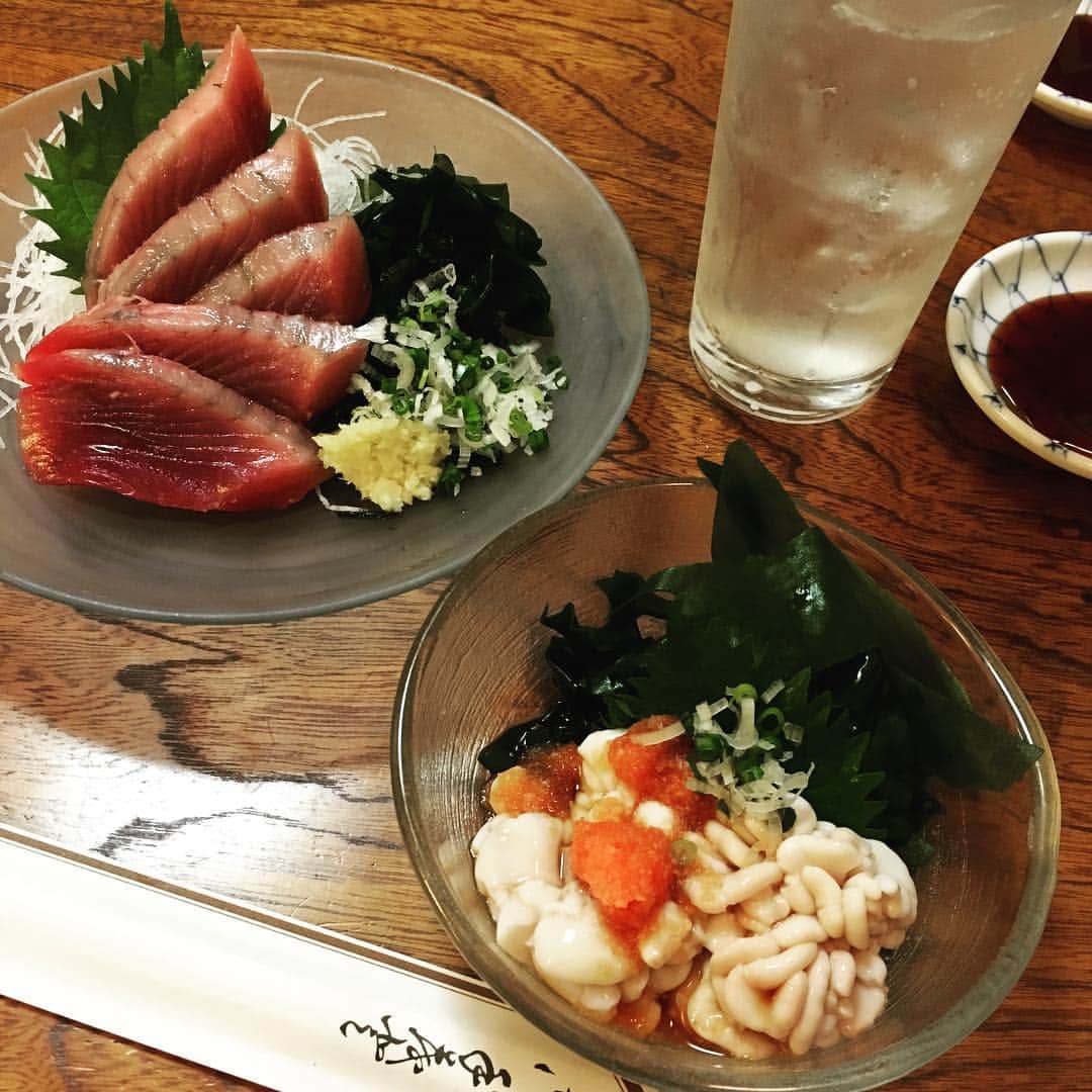 葉山みおりのインスタグラム：「#中目黒 #寿司 #いろは寿司 #白子ポン酢 #鰹 #刺身 #ほろ酔い #しあわせ」