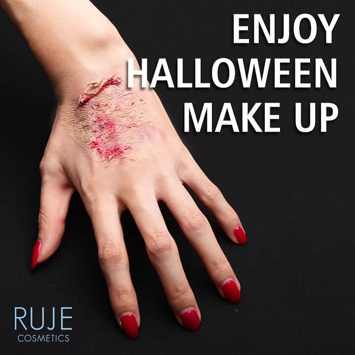 RUJE COSMETICSのインスタグラム：「【リアル傷メークの作り方】 今年のハロウィンはRUJE「BB&CCクリーム」で簡単2ステップ！リアル傷メイクを作ろう♪  用意するもの ✔︎RUJE BB&CCクリーム ✔︎まぶた用メークのり ✔︎ティッシュ ✔︎つまようじ ✔︎赤リップ ✔︎赤・紫・茶・黒などのアイシャドウ  リアル傷メークの作り方は公式サイトへ♪ #RUJE #ルジェ #sunshine #fitgirl #madeinjapan #halloween #BBクリーム #ベースメイク #美肌 #ハロウィン」
