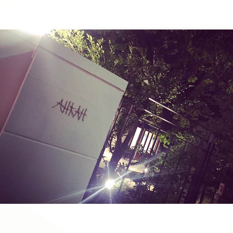 天野真矢のインスタグラム：「. 本日はAHKAH新作発表会の 2016-2017 20th Anniversary New colletion "Love Believer" reception party に急遽御招待頂き行ってきました💍💕 . あの空間に居させて頂けた事が なにより幸せでした*✭ 福王寺彩野さんありがとうございました💫 . また同じ敷地内にコールドプレスジュースの "good juice~Terre Table~"が 身体に嬉しいカフェレストランをOPEN致しました🍴💓 旦那様が「しょうが焼きマニアの皆様必見」 とおっしゃってました🙆 肉団子もとっても美味しかったです🌟 . #AHKAH #jewelry #goodjuice #party  #reception #beautiful」