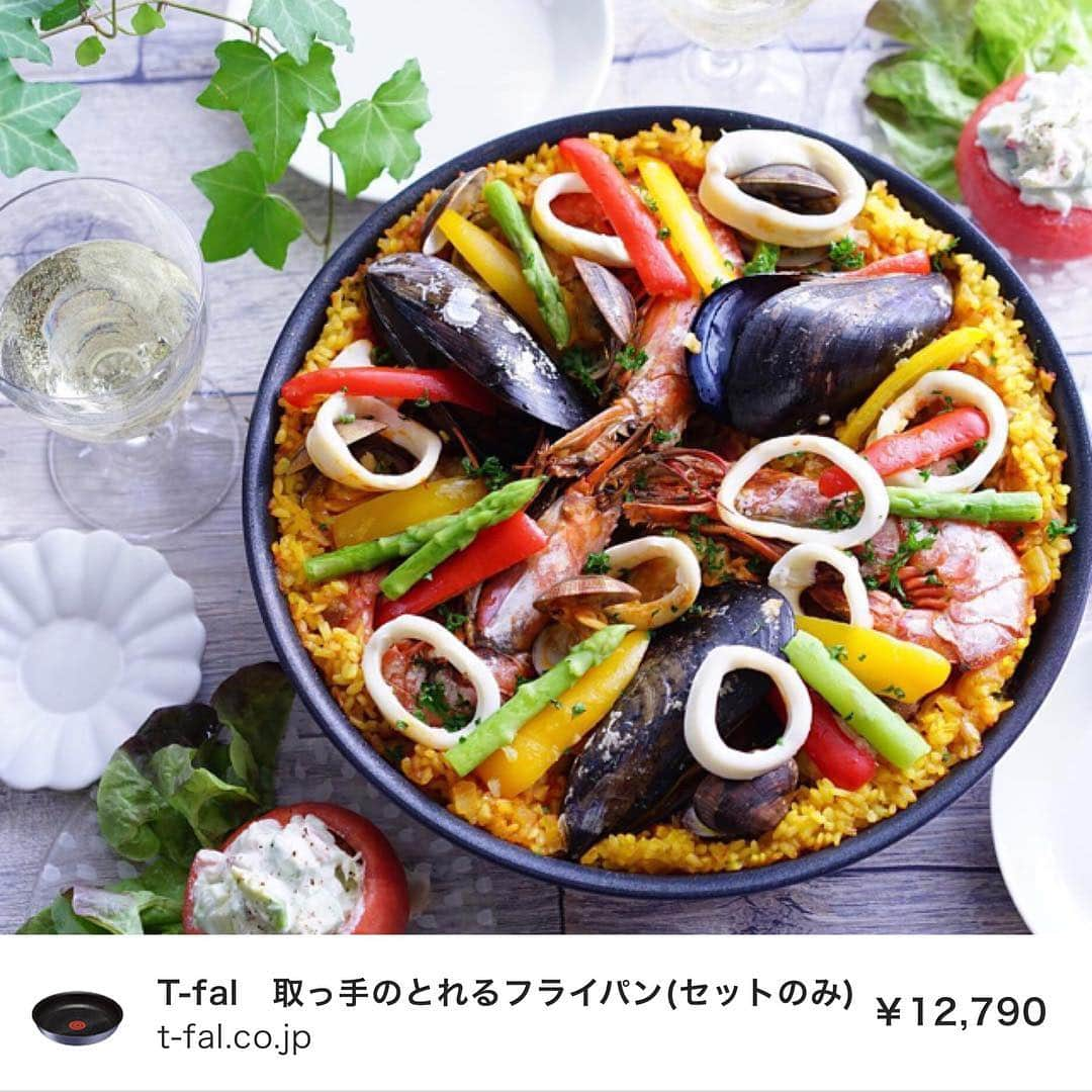 kaumo_kitchenさんのインスタグラム写真 - (kaumo_kitchenInstagram)「Paella ( spanish rice dish ) ． 『 パエリア 』． ． ． パエリアごはんでこんばんは ． ムール貝に海老にアサリ・イカに 鶏肉も入ってます 魚介の出汁をたっぷり吸ったパエリアです ． サラダは トマトとアボカド・蟹のファルシー ． ※ ワインも付けちゃった（笑）． ・ と@maca_ron5さんは美味しそうなパエリアを作っていますね♪ ・ 取っ手がとれるシリーズは非常に人気なので、使ってみてはいかがでしょうか？ ・ regram from @maca_ron5  #gohan #paella #breakfast #lunch #dinner #delistagram #kaumo_kitchen #ごはん #パエリア #おうちごはん」10月21日 14時03分 - kaumo_kitchen