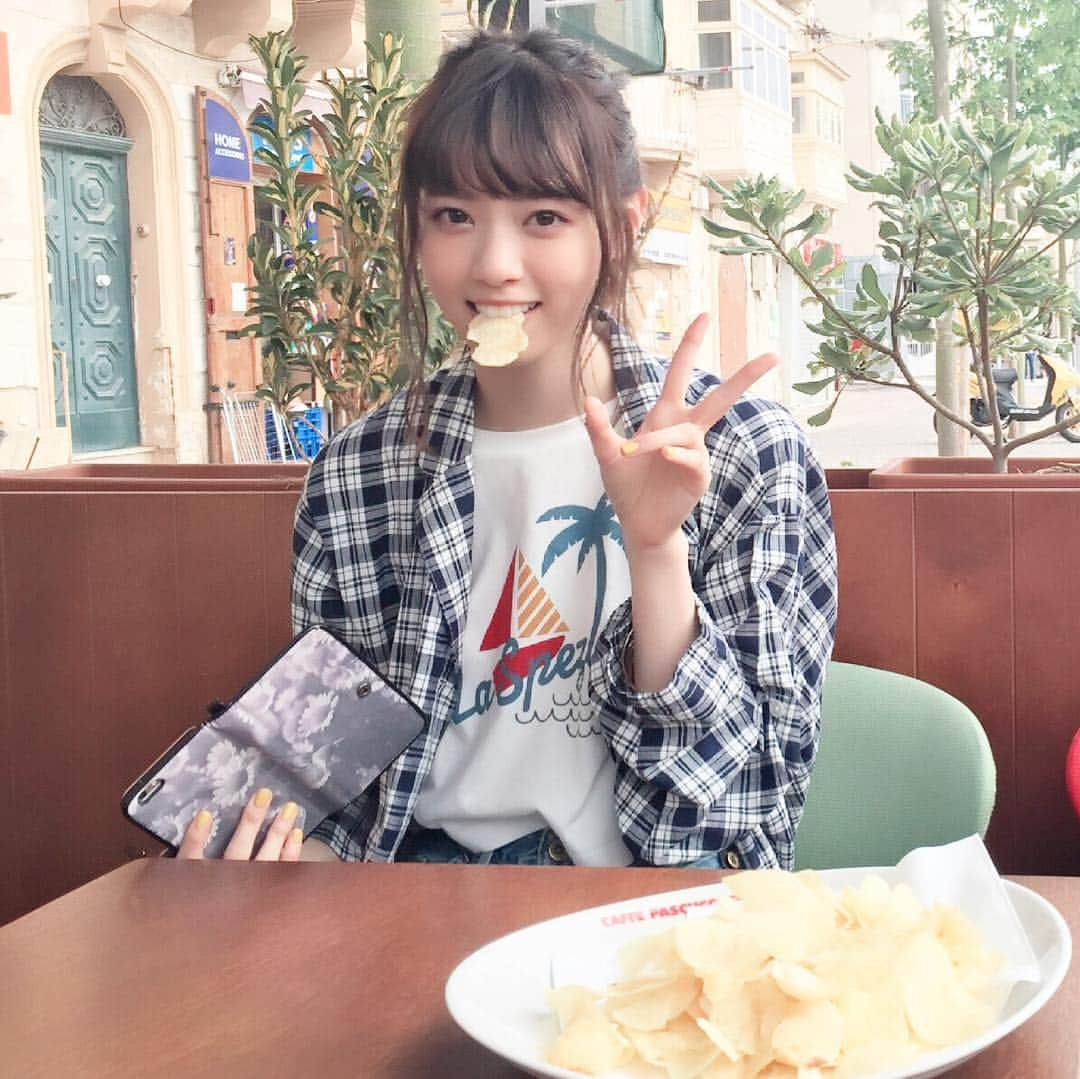 西野七瀬さんのインスタグラム写真 - (西野七瀬Instagram)「またまたカフェでひとやすみ。ポテトチップス！　ジャガイモは世界のどこでも美味しいのです。 #西野七瀬 #風を着替えて」10月22日 17時43分 - nanase_kazewokigaete