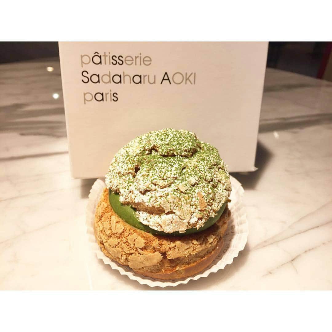 Pâtisserie Sadaharu AOKI Parisのインスタグラム：「Pics from @hello_juliette -  ćLe meilleur des choux au matcha se trouve chez @sadaharuaoki 💚🎎😋 l 201601021 ✨" • • • #chou#matcha#matchalover#lovefood#foodlover#yummy#matchacake#sadaharuaoki#paris#pastry  Thank you ❤❤」