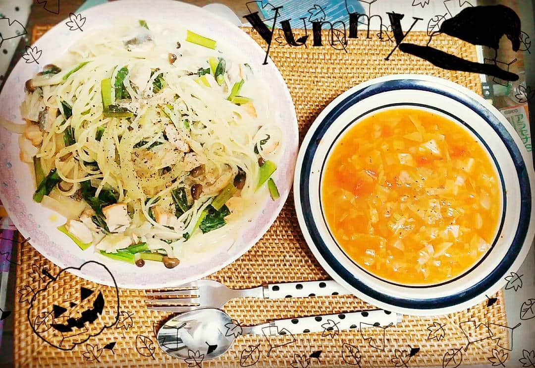 水樹りさのインスタグラム：「Today’sdinner😋🍴💛ŧ‹"ŧ‹"ŧ‹🐽 #鮭と小松菜のクリームパスタ  #デトックス野菜スープ  #1人前 #茹でた のに#ボリューム #ハンパない #満腹」