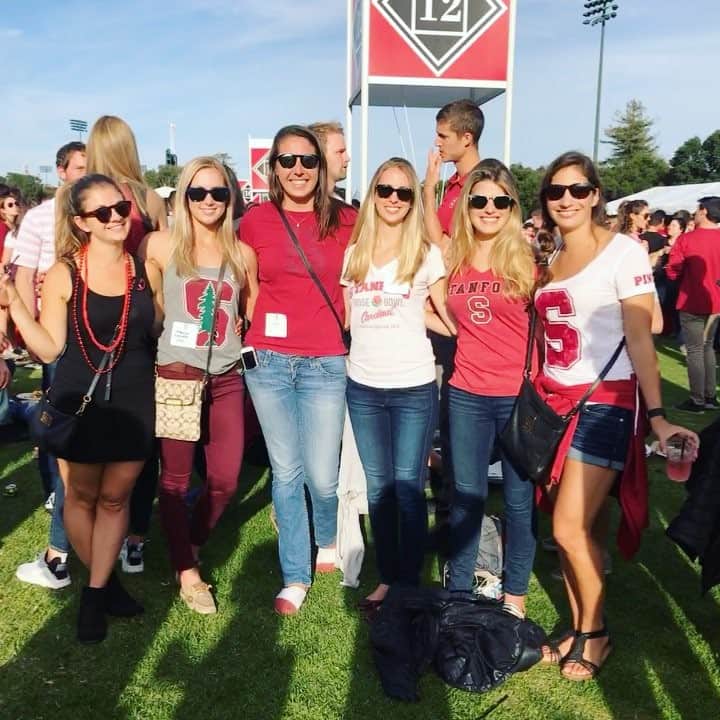 マリヤ・コロレバのインスタグラム：「When all you want to do is take a cute girls pic and a certain someone just HAS to jump in there at the last second 🙄🙅🏼 #attentionhog #mygirls #alumniweekend #stanfordgirls @whats_up_erin @annidries @carolyn_sim @kalliesf @waterburyswim12 @danielz36」