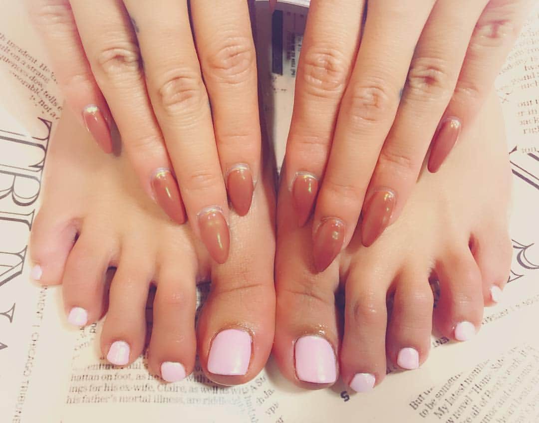 のインスタグラム：「💅🏿 #Newnails フットもオーロラにした🙆🏿💖 SHIBUYA🚩 @trunail Toyama Bld.6F,1-20-12,Jinnan,Shibuya-ku,Tokyo TEL 0364169709 http://trunail.jp #trunail #nails #nailart #nailsalon  #shibuya #tokyo #footnail  #kogenatsu #焦げNATSU #クロムパウダー #chrompowder #chromnails #auroranails #オーロラネイル #pink #ピンク」