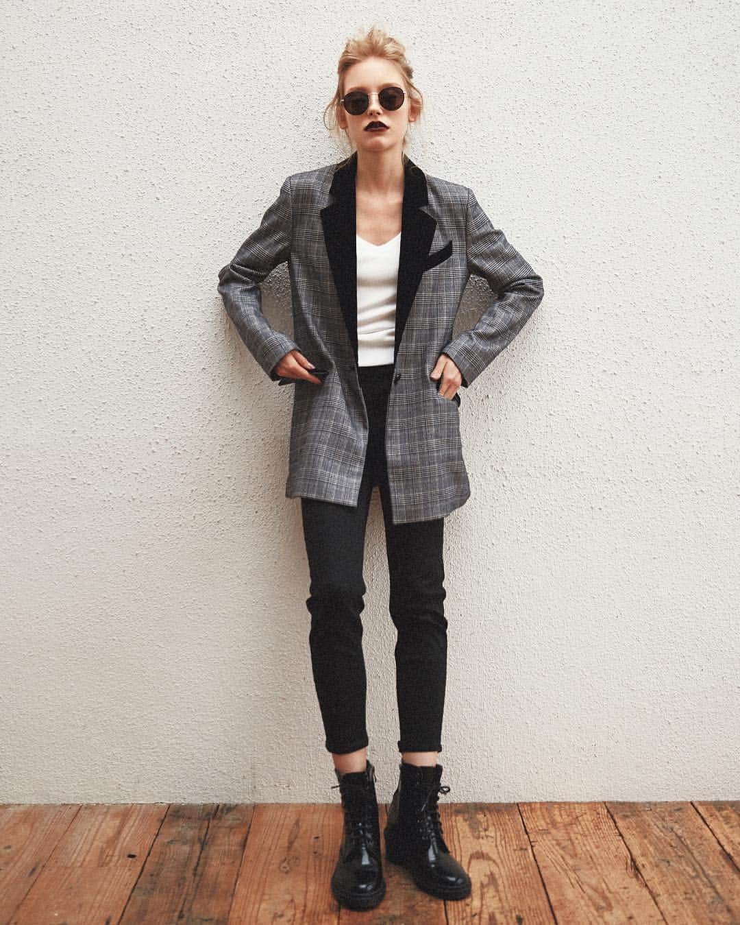 のインスタグラム：「MOUSSY NEW ITEMS __________________________________ VELVET TAILORED JK (0109AA30-7890) 柄BLK/柄BRN ¥13,800 +tax DAILY RIB LONG V Tee (0109AH80-6630) WHT/L.GRY/BLK ¥3,980 +tax iSKO JW EMOTION BLK SKINNY (0109AC12-4590) BLK ¥10,800 +tax LACE UP BOOTS (0109AH52-5490) BLK/BLD ¥14,800 +tax __________________________________ #MOUSSY #MOUSSYJEANS」