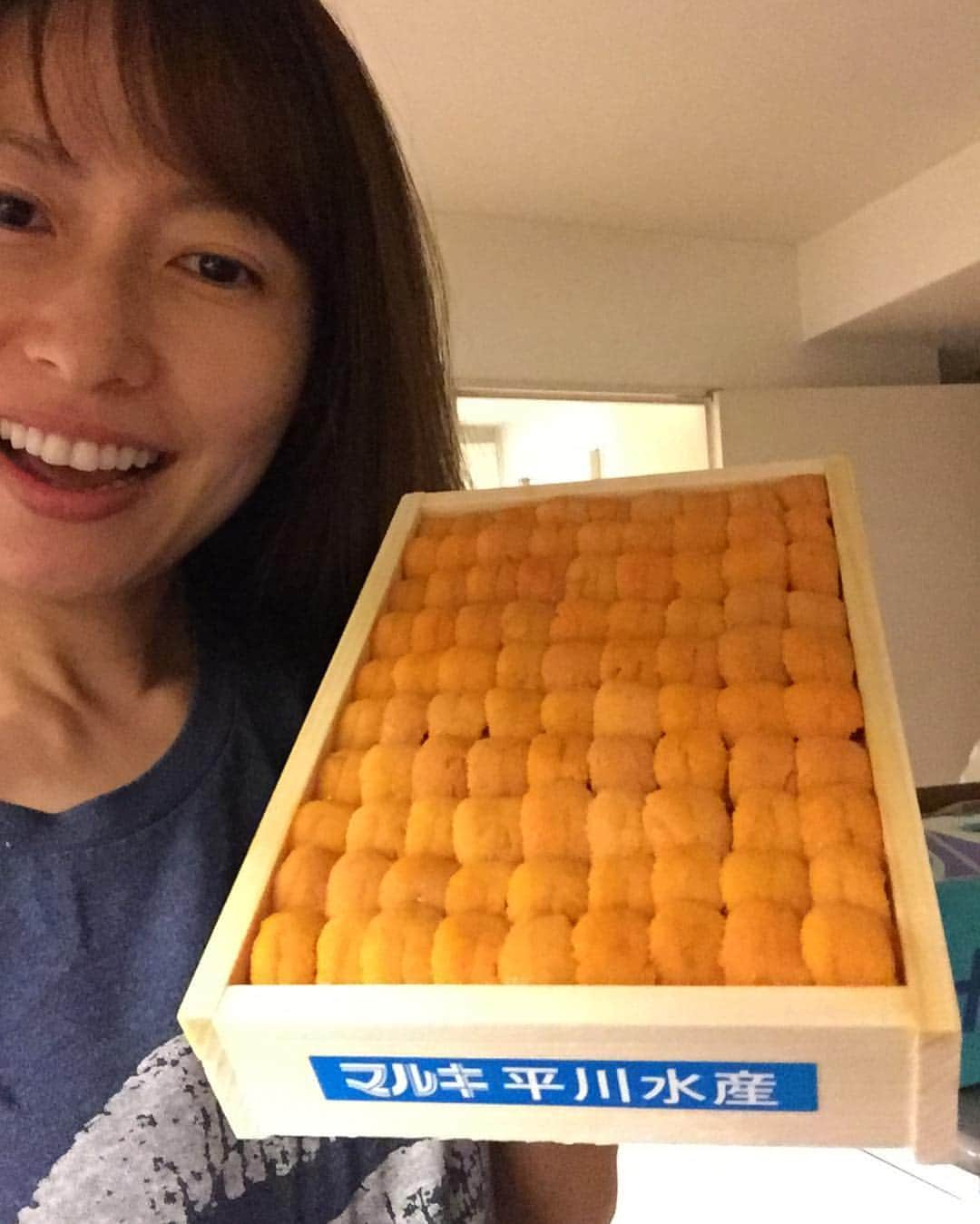 榎本加奈子さんのインスタグラム写真 - (榎本加奈子Instagram)「#三宅水産 #築地場外 #高級 #鮮魚店  #ウニ #名物和加女将 #美味しすぎ」10月25日 7時54分 - kanako._.enomoto