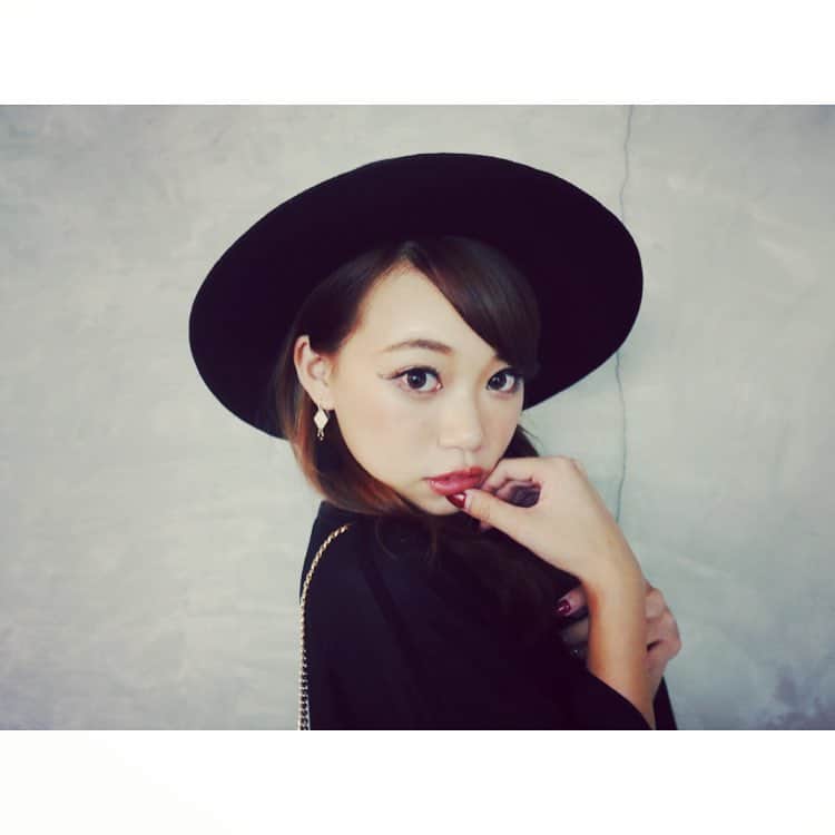 天野真矢のインスタグラム：「. 最後はこんなお顔も🙃 . #可愛い子を可愛く撮るのが好き #変な趣味は一切ないよ #撮るのうまい訳じゃないよ #ただ昔から写真撮るの下手な人は嫌い #だって写真って一生残るから 👧🏼👦🏼 #全力で撮りたいだけ #桐谷美玲 ちゃん #桐谷美玲の妹説 #ootd #code #fashion #love #bag #accommode #cute #instagram #instagood #instafashion #instagrammer #instalike #instadaily #followme」