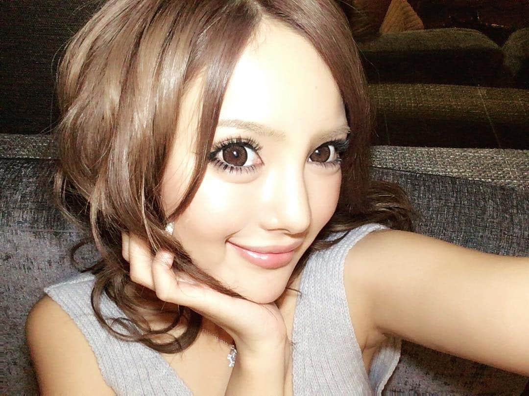 葉月芽生さんのインスタグラム写真 - (葉月芽生Instagram)「髪切りました♡ #カット#ミディアムヘア#ヘアメイク#巻き髪」10月4日 3時19分 - mei_hazuki