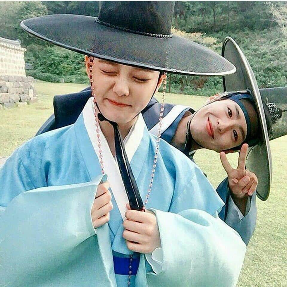 キム・ユジョンさんのインスタグラム写真 - (キム・ユジョンInstagram)「귀욤 귀욤~ #김유정 #박보검 #kimyoojung #라온 #이영 #영온커플 #구르미그린달빛 #세젤예 #커플 #ulalamagazine」10月4日 4時43分 - dian_blabla