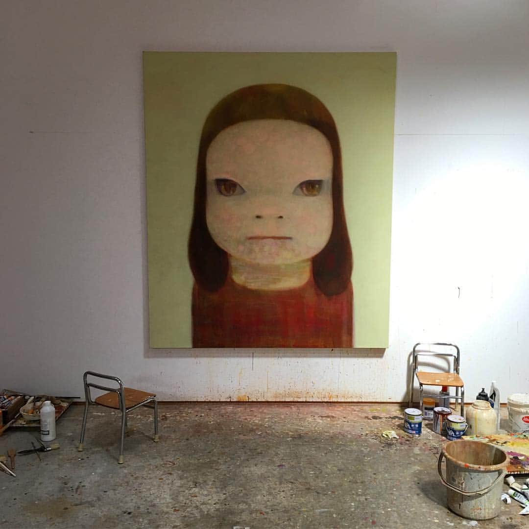 奈良美智のインスタグラム：「when I took this photo, it has been work in progress. now, it's done and waiting for shipping to Paris. see you again there.  20-23.Oct at Grand Palais.  www.fiac.com」