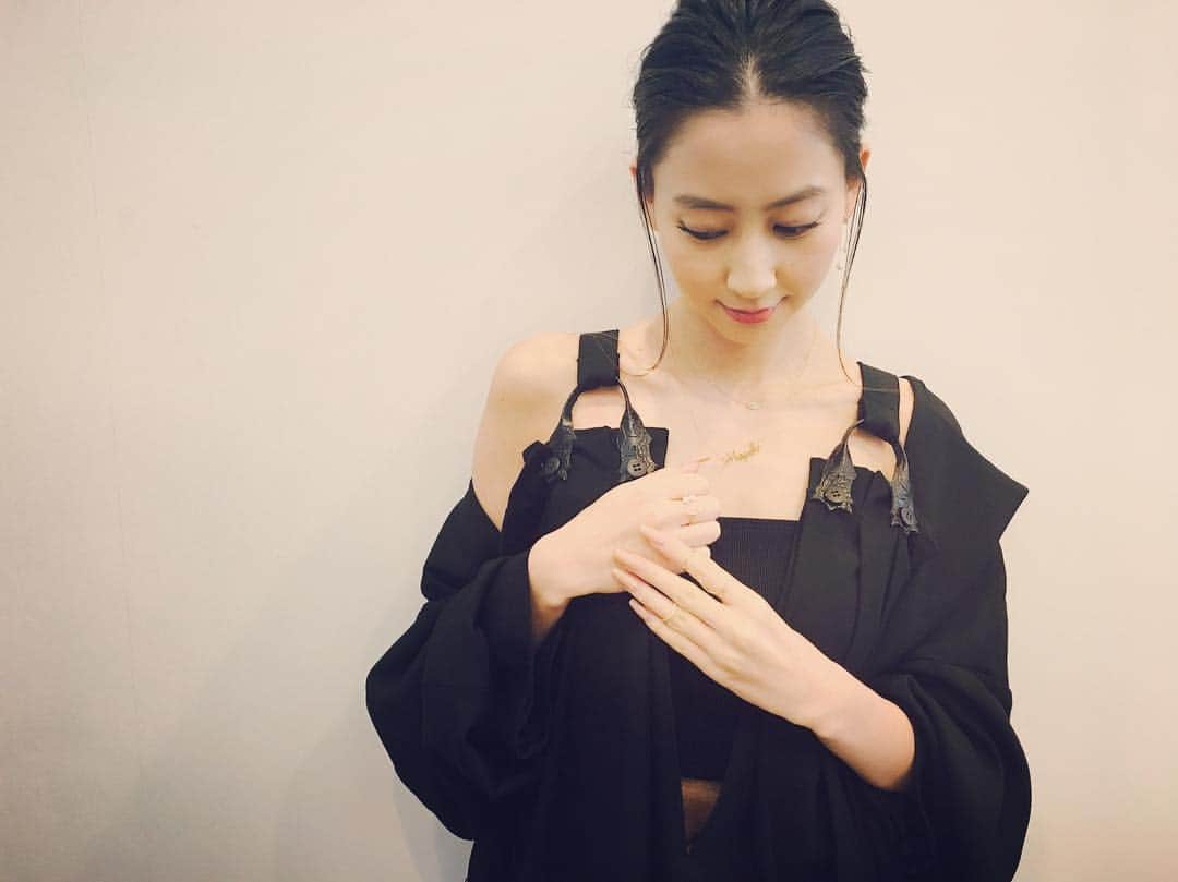 河北麻友子さんのインスタグラム写真 - (河北麻友子Instagram)「Accessories.  #StarJewelry  #第２９回  #メガネベストドレッサー賞  #特別部門  #MayukoKawakita #河北麻友子」10月4日 12時47分 - mayukokawakitaofficial