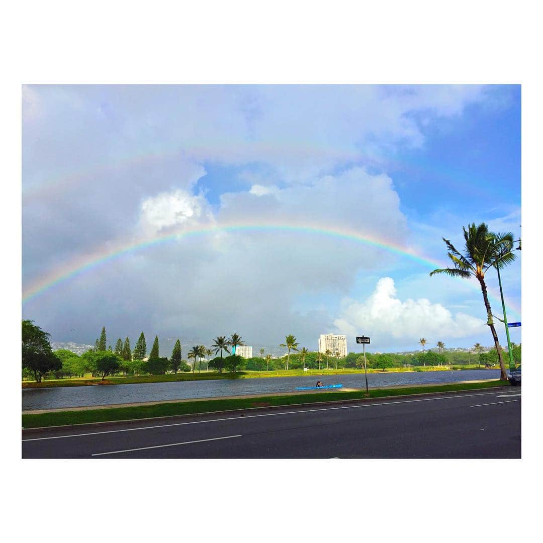 中田絵里奈さんのインスタグラム写真 - (中田絵里奈Instagram)「double rainbow 🌈💕 . スコールの後に大きな虹が✨ . なんか良いことありそう☺️💕 . #rainbow🌈 #rainbow #hawaii #ハワイ #royalhawaiianhotel #ロイヤルハワイアンホテル #pink #beach #sea #trip」10月4日 17時12分 - erinanakata
