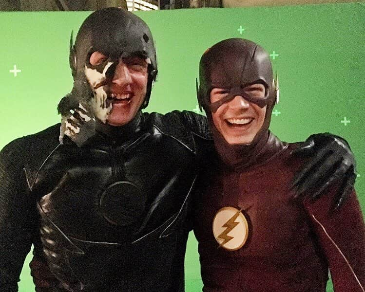 テディ・シアーズさんのインスタグラム写真 - (テディ・シアーズInstagram)「This is from my last day on set in season 2 right after @grantgust kicked my ass. Lots of happy memories with this guy. ⚡️⚡️⚡️」10月4日 22時14分 - teddysears