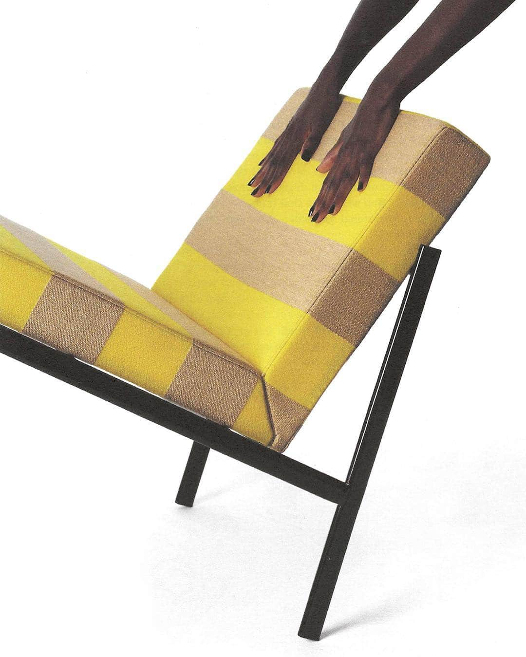 Artekさんのインスタグラム写真 - (ArtekInstagram)「Our Kiki lounge chair dressed in Kvadrat/Raf Simons, as seen in the brand new issue of  @disegnodaily. Photo by AKFB  #tapiovaara #kikicollection #kvadrat #rafsimons #disegnomagazine」10月5日 23時38分 - artekglobal